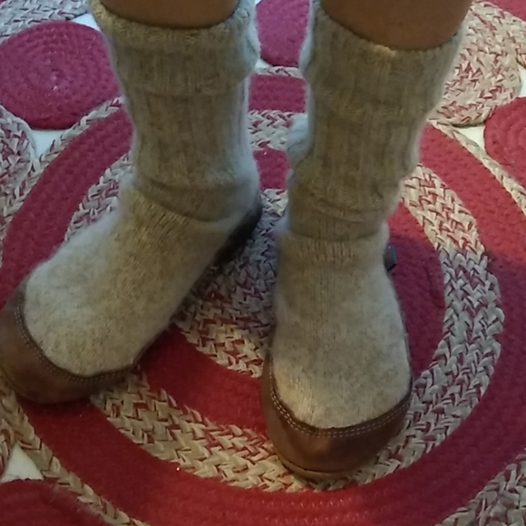 Acorn sweater slippers - Picture 2 of 2